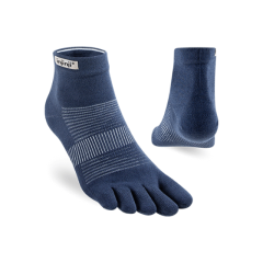 Injinji Run Original Weight Mini-Crew zeķes tumši zilā krāsā ar pirkstiem.