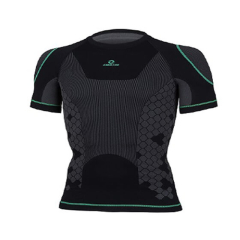 Enertor Energy Baselayer sporta krekla tuvplāns uz balta fona, ar Nilit® Innergy šķiedrām, bezšuvju konstrukciju un EnergyKnit™ zonām veiktspējai un komfortam.