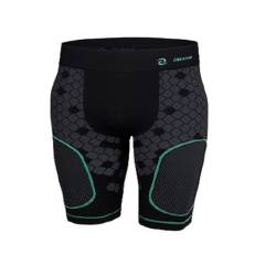 Enertor Energy Baselayer šortu tuvplāns uz balta fona, ar Nilit® Innergy šķiedrām, EnergyKnit™ zonām un bezšuvju dizainu maksimālam komfortam un veiktspējai.
