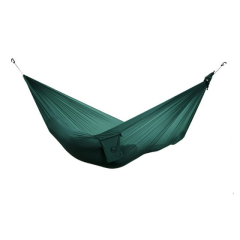 Lightest Hammock Ticket to the Moon ultrviegls 320 cm šūpuļtīkls ar Dyneemacore trosēm un karabīni; attēls uz balta fona.