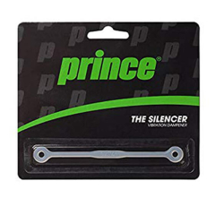 Prince Premier Silencer vibrāciju noņēmējs tenisa raketei. Bezkrāsains ar Prince uzrakstu. Tuvplāns uz balta fona.